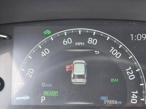 Used 2025 Toyota RAV4 LE AWD/4WD image 10