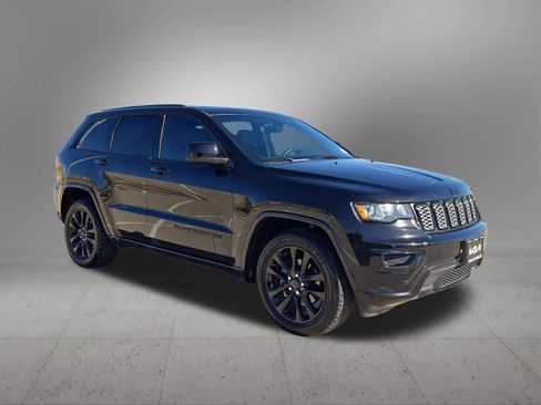 Used 2019 Jeep Grand Cherokee Altitude image 8