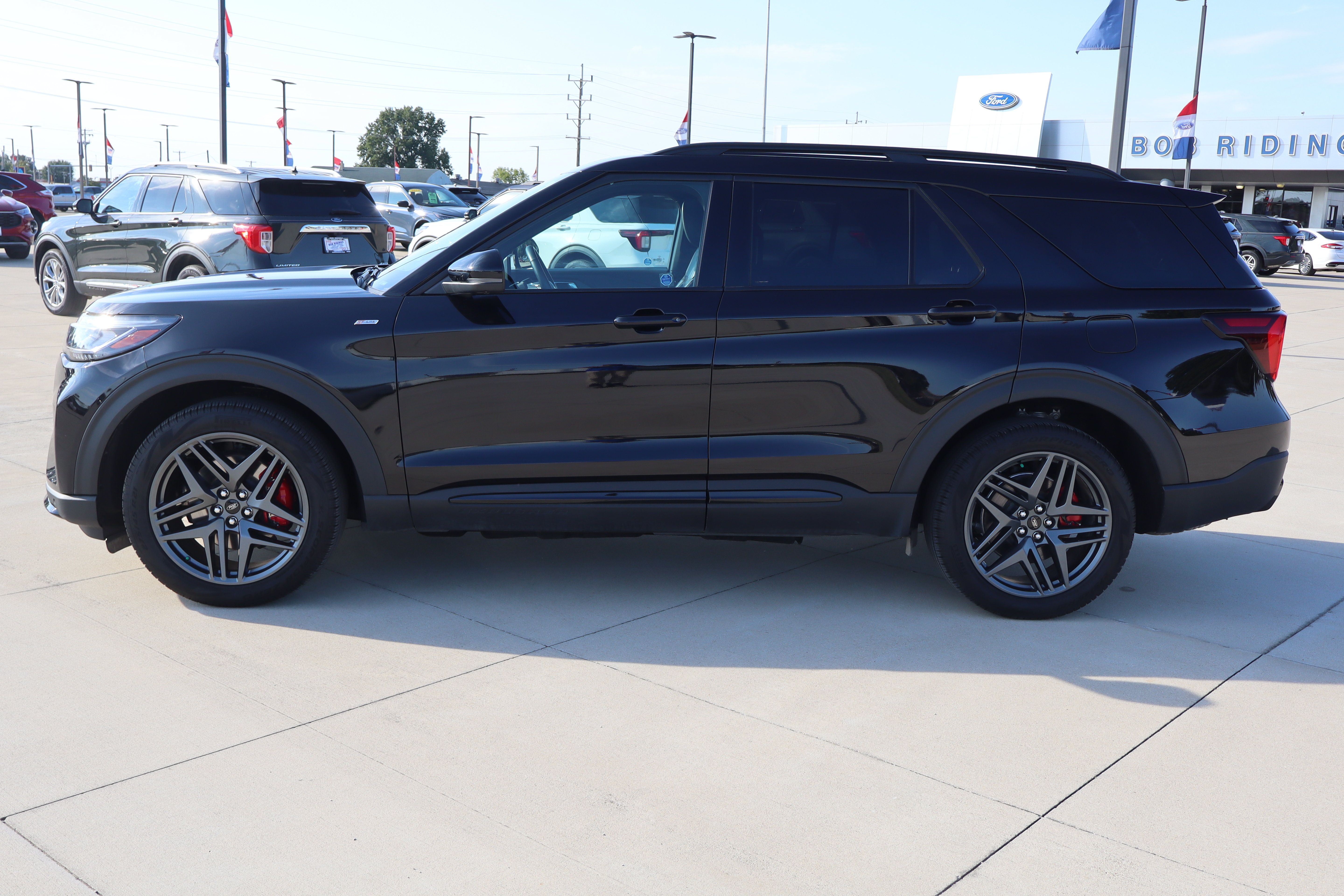 Used 2025 Ford Explorer ST-Line w/ Premium Package AWD/4WD image 8