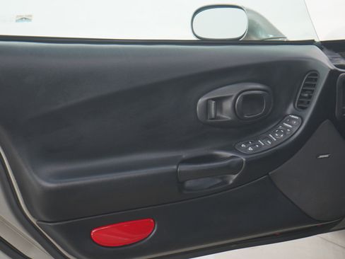 Used 1999 Chevrolet Corvette Convertible w/ Memory Pkg image 14