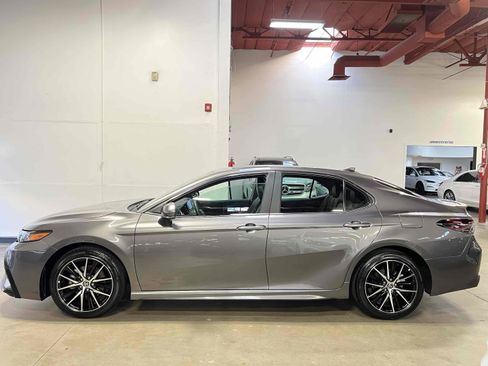 Used 2021 Toyota Camry SE w/ Convenience Package image 16