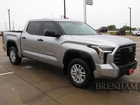 Used 2025 Toyota Tundra SR5 AWD/4WD image 8