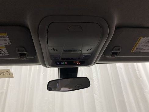 Used 2020 Chevrolet Equinox LT image 25