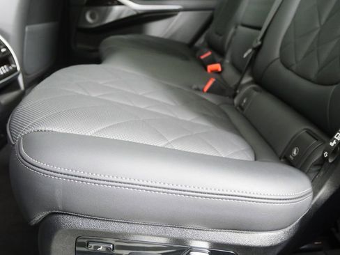 Certified 2025 BMW X7 xDrive40i w/ Premium Package image 12