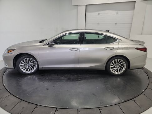 Used 2020 Lexus ES 350 w/ Luxury Package FWD image 4