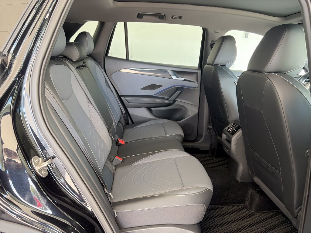 Certified 2026 Volkswagen Tiguan SE R-Line FWD image 34