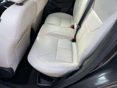 Used 2018 Ford Focus Titanium image 36