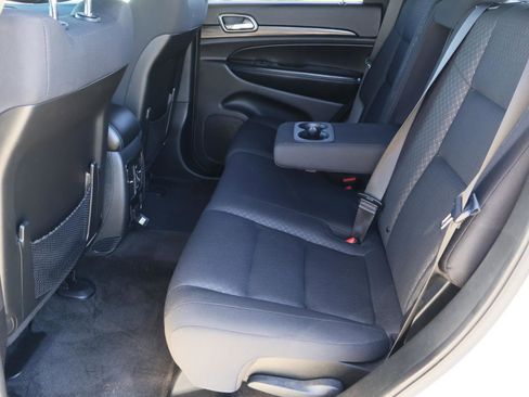 Used 2019 Jeep Grand Cherokee Laredo image 19