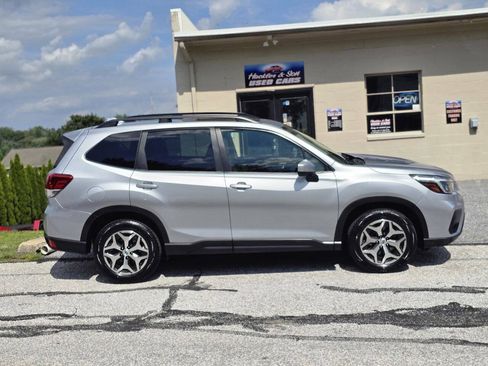 Used 2021 Subaru Forester Premium AWD/4WD image 4