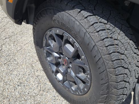 Used 2022 Nissan Frontier PRO-4X w/ Pro-4X Premium Package AWD/4WD image 7
