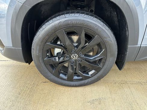 Used 2024 Volkswagen Taos SE w/ MDO Package image 34