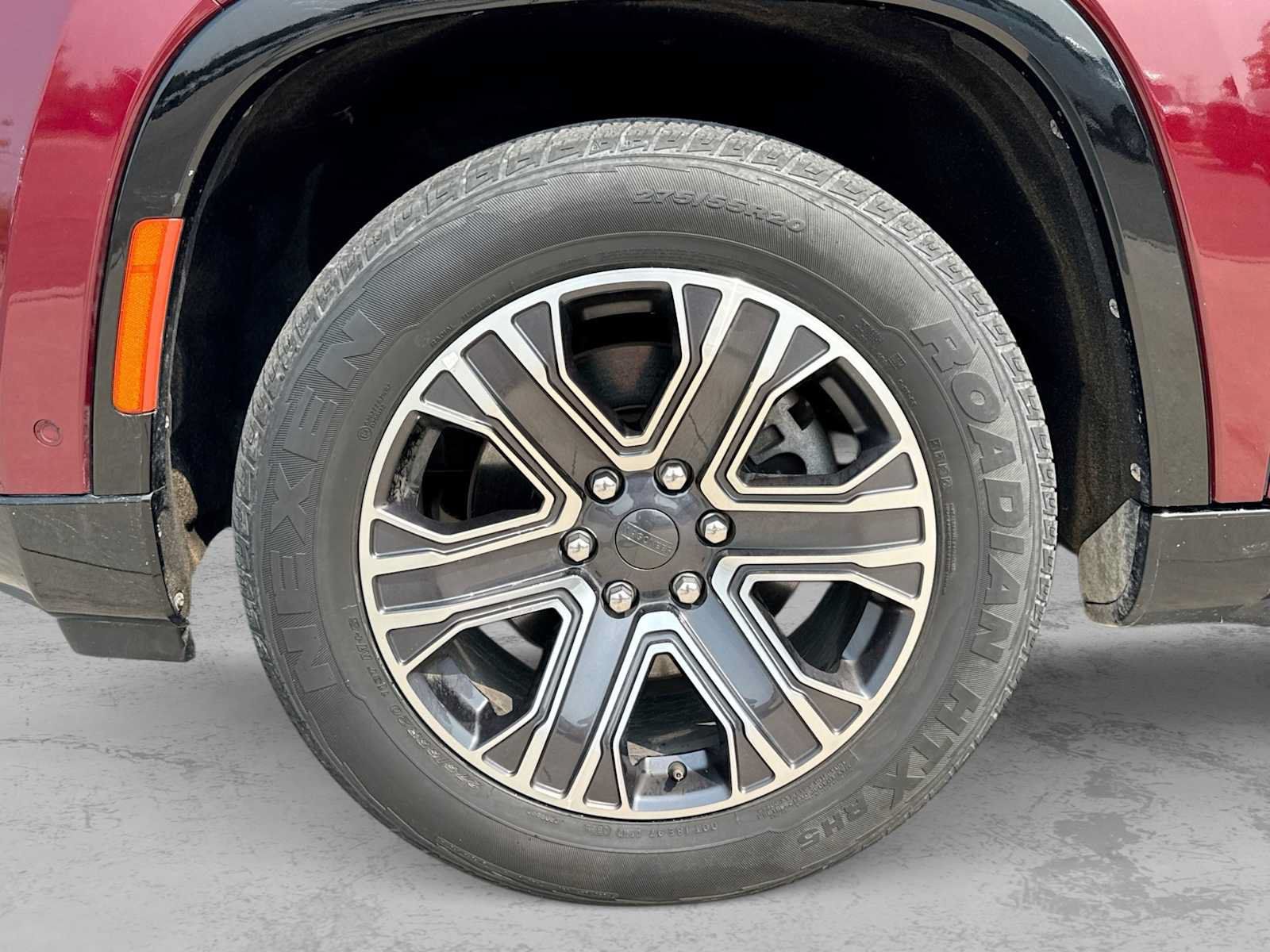 Used 2024 Jeep Wagoneer Series II w/ Flexible Seating Group AWD/4WD image 12