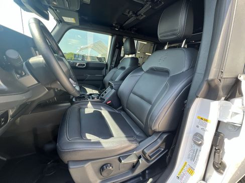 Certified 2025 Ford Bronco Badlands AWD/4WD image 21