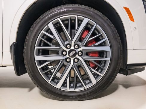 Used 2024 Cadillac XT6 Sport w/ Technology Package image 12