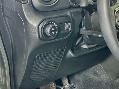 Used 2023 Jeep Gladiator Willys image 10