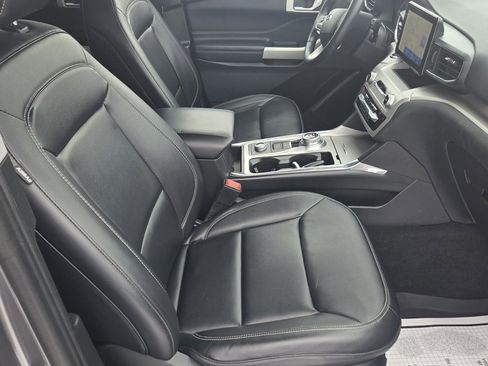 Used 2021 Ford Explorer XLT w/ Equipment Group 202A image 24
