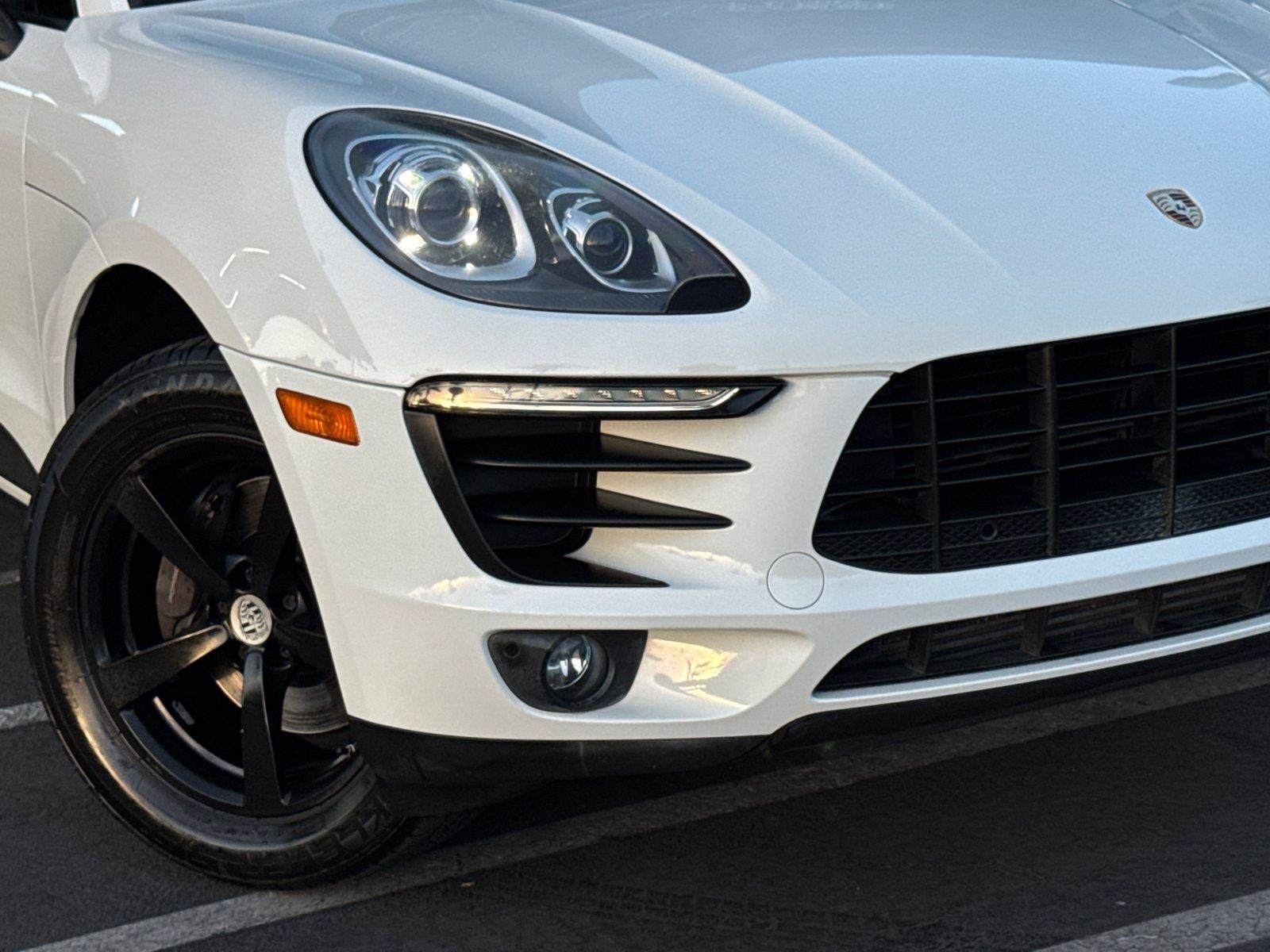 Used 2018 Porsche Macan AWD/4WD image 3