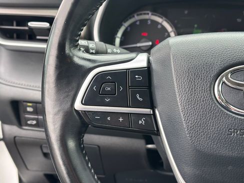 Used 2022 Toyota Highlander XLE image 16