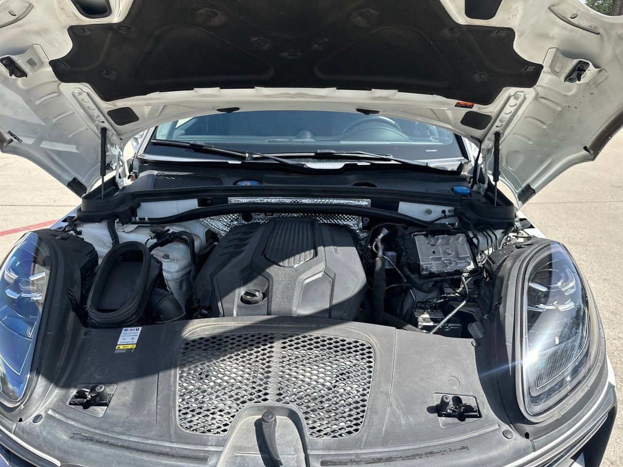 Used 2022 Porsche Macan AWD/4WD image 27