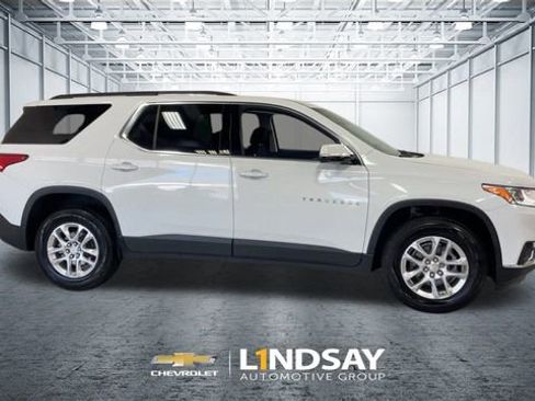 Used 2020 Chevrolet Traverse LT image 2