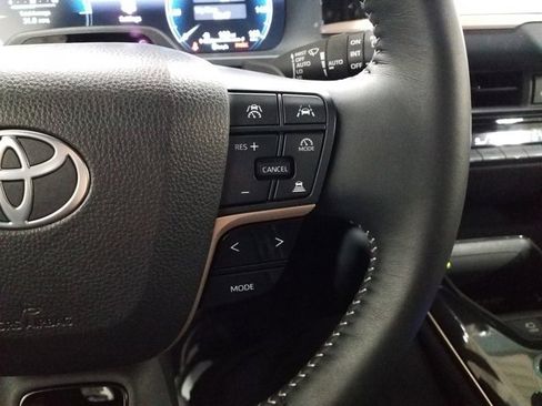 Used 2025 Toyota Crown Signia w/ Advanced Technology Package image 6