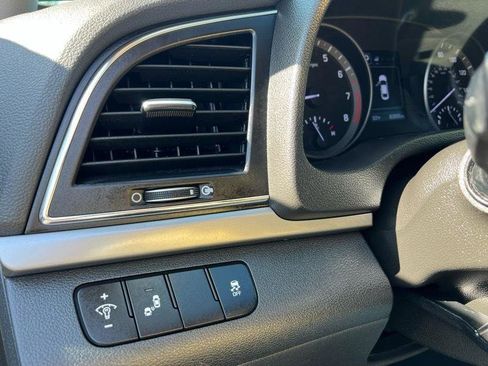 Used 2018 Hyundai Elantra SEL FWD image 21