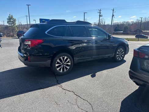 Used 2017 Subaru Outback 2.5i Limited image 6