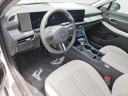 New 2025 Hyundai Sonata SE image 3