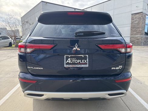 New 2025 Mitsubishi Outlander SE image 2