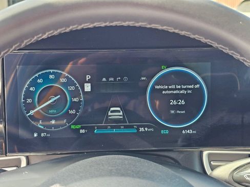 Used 2025 Hyundai Elantra Limited FWD image 23