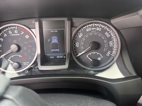 Used 2022 Toyota Tacoma TRD Sport w/ TRD Premium Sport Package AWD/4WD image 6