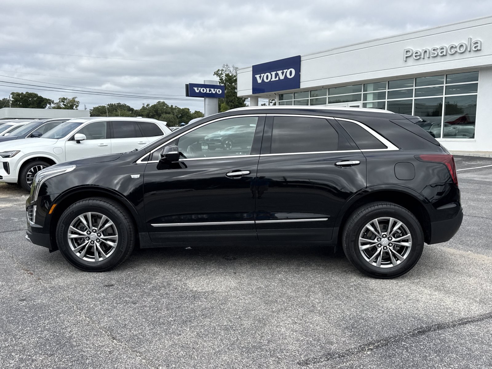 Used 2021 Cadillac XT5 Premium Luxury FWD image 2