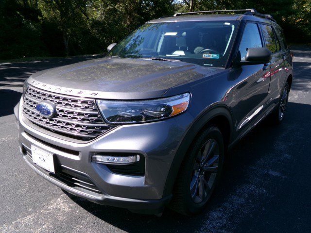 Used 2021 Ford Explorer XLT w/ Equipment Group 202A AWD/4WD image 4