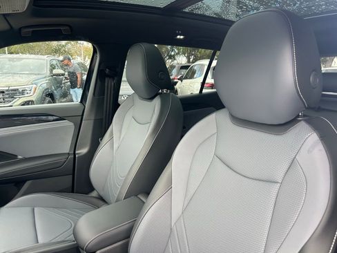 New 2026 Volkswagen Tiguan SE R-Line FWD image 18