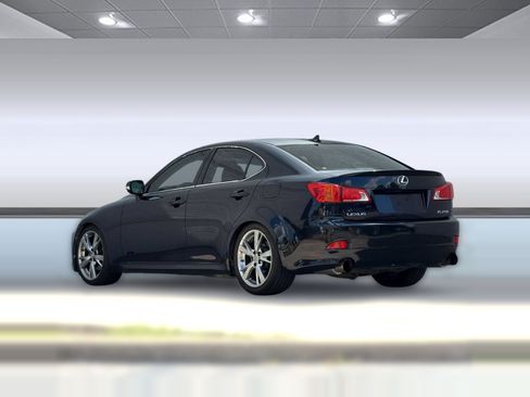Used 2009 Lexus IS 250 w/ Preferred Accessory Pkg RWD image 3