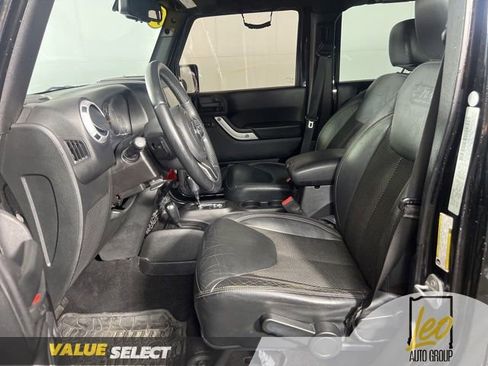 Used 2015 Jeep Wrangler Unlimited Sahara AWD/4WD image 10