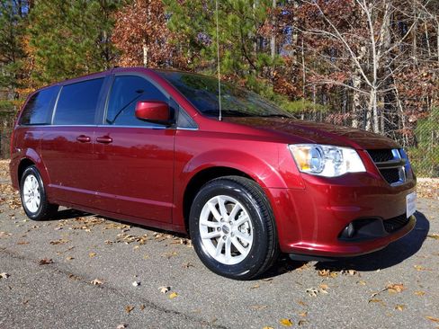 Used 2018 Dodge Grand Caravan SXT FWD image 1