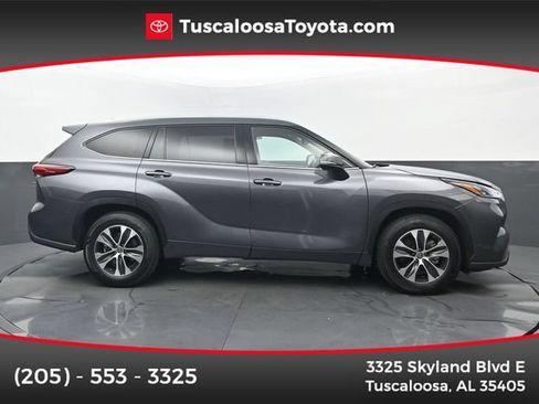Used 2020 Toyota Highlander XLE FWD image 1