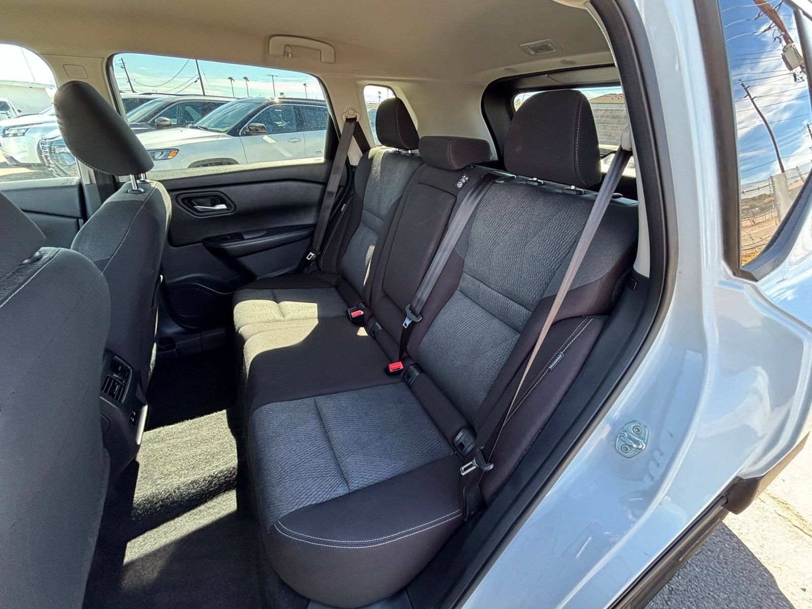 Used 2025 Nissan Rogue SV AWD/4WD image 27