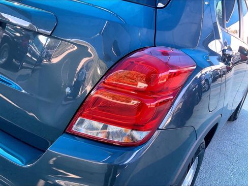 Used 2021 Chevrolet Trax LT w/ LT Convenience Package image 28