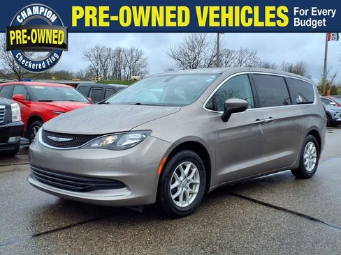Used 2017 Chrysler Pacifica Touring image 1
