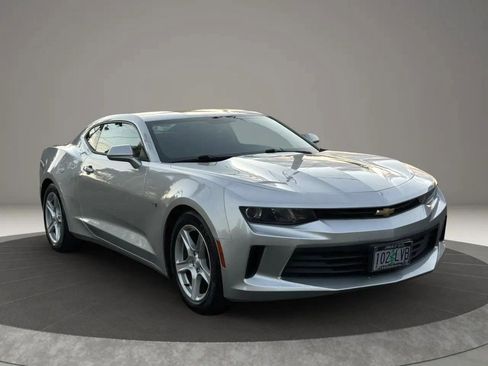Used 2016 Chevrolet Camaro LT RWD image 4