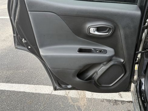 Used 2020 Jeep Renegade Altitude image 22