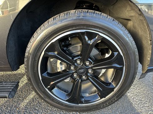 Used 2022 Ford Expedition Limited image 27