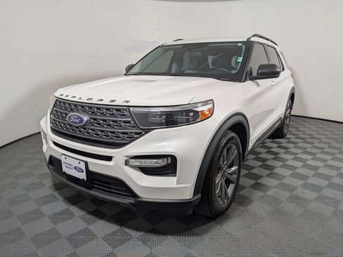 Certified 2021 Ford Explorer XLT w/ Equipment Group 202A RWD image 4