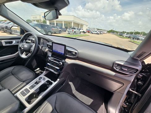 Used 2022 Ford Explorer Limited w/ Equipment Group 301A RWD image 32