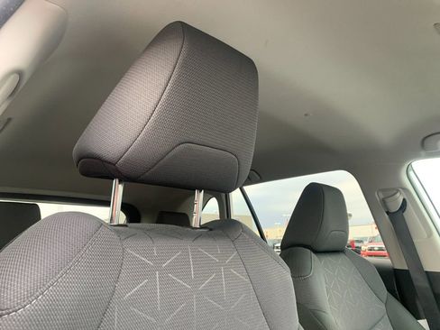 Used 2025 Toyota RAV4 XLE AWD/4WD image 19