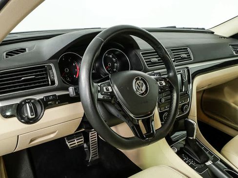 Used 2019 Volkswagen Passat 2.0T SE R-Line FWD image 4