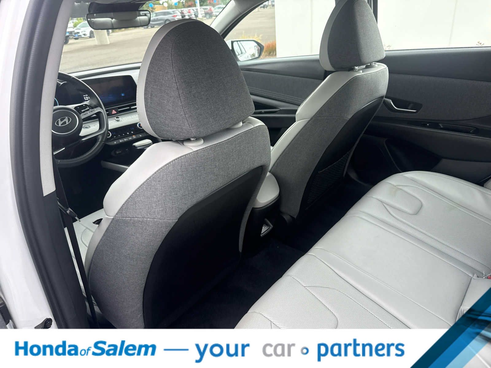 Used 2025 Hyundai Elantra Limited FWD image 11