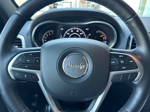 Used 2022 Jeep Grand Cherokee Laredo X AWD/4WD image 24